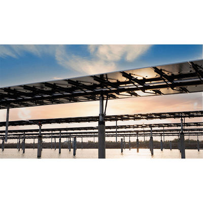 Instalación de paneles solares de apoyo del sistema PV en tierra